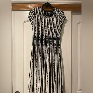 Maeve Anthropologie Baird Black & White
Fit Flare Sweater Dress